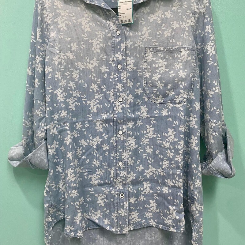 Side Stitch Shirt - New without Tags
Blue Chambray with Floral Print
Size: Womens Extra Small Oversized
Original Retail $138
100% Lyocell - Super Soft