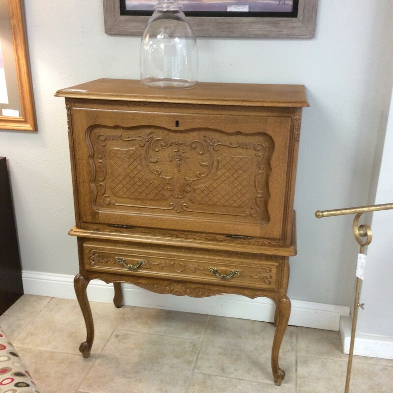 This is a beautiful Tiger wood European bar. This bar has a drop front door and 1 drawer on the bottom. This bar also includes a light and keys.