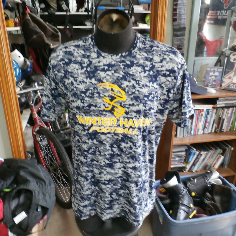 Winter Haven Blue Devils Football athletic Augusta shirt blue size Large #34843
Rating: (see below) 3- Good Condition
Team: Winter Haven Blue Devils
Player: n/a
Brand: Augusta
Size: Men's Large- (Measured Flat: Across chest 21\"; Length 30\")
Measured Flat: underarm to underarm; top of shoulder to bottom hem
Color: blue
Style: short sleeve; screen printed
Material: 100% polyester
Condition: 3- Good Condition: minor wear from use and washing; screen printing has some cracks (see photos)
Item #: 34843
Shipping: FREE