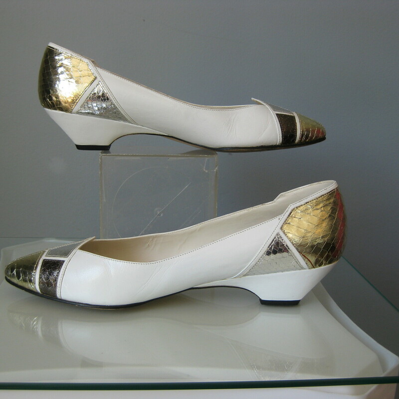 Vtg Jasmine Flats, Goldwh, Size: 8<br />
This pair of low heeled pumps from the 1980s is by Jasmin.  They're high quality and give a lot of versatility by successfully mixing gold and silver metallics with the over all white leather body.<br />
This model is called Electric and they're size 8<br />
Made in Hong Kong<br />
<br />
Excellent condition with almost no wear, just a teeny bit of dirt near the bottom edge on one of the shoes.<br />
<br />
Heel: 1.5<br />
Insole length:9 3/4<br />
Insole width: a shade over 3 at the widest spot<br />
<br />
PLEASE NOTE: the box is shown for information documentation purposes ONLY I will not be shipping these with their box as it was not in the same great shape as the shoes.<br />
<br />
Thanks for looking!<br />
#45255