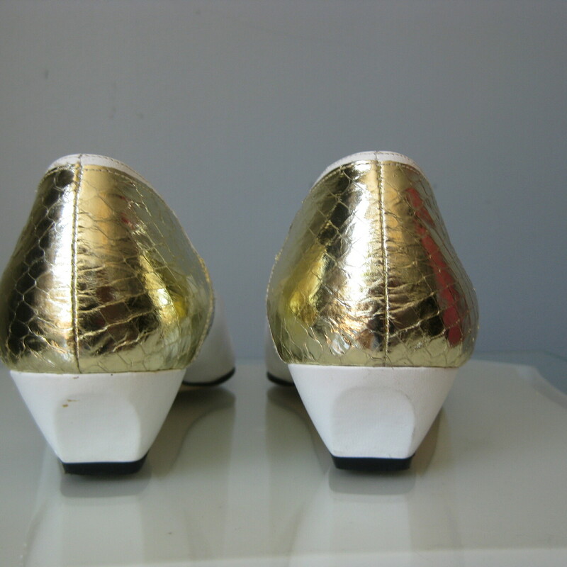 Vtg Jasmine Flats, Goldwh, Size: 8<br />
This pair of low heeled pumps from the 1980s is by Jasmin.  They're high quality and give a lot of versatility by successfully mixing gold and silver metallics with the over all white leather body.<br />
This model is called Electric and they're size 8<br />
Made in Hong Kong<br />
<br />
Excellent condition with almost no wear, just a teeny bit of dirt near the bottom edge on one of the shoes.<br />
<br />
Heel: 1.5<br />
Insole length:9 3/4<br />
Insole width: a shade over 3 at the widest spot<br />
<br />
PLEASE NOTE: the box is shown for information documentation purposes ONLY I will not be shipping these with their box as it was not in the same great shape as the shoes.<br />
<br />
Thanks for looking!<br />
#45255