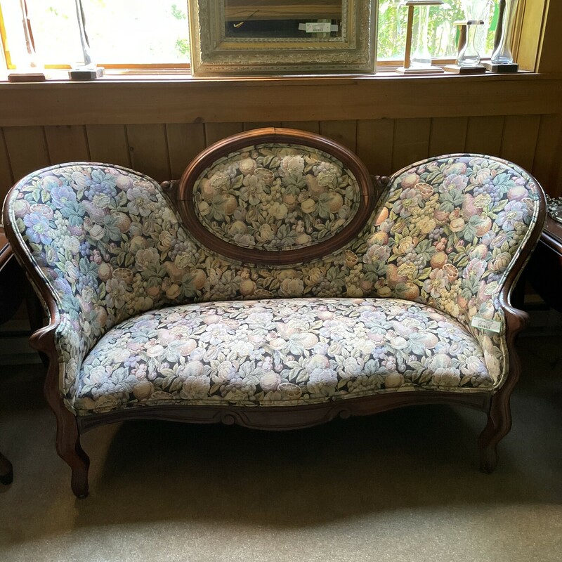 Victorian  Settee -
Fit for the Dowager of the House!

60 Inches L x 24 Inch W x 34 Inch H

This is a very comfortable settee and in EXCELLENT condition.