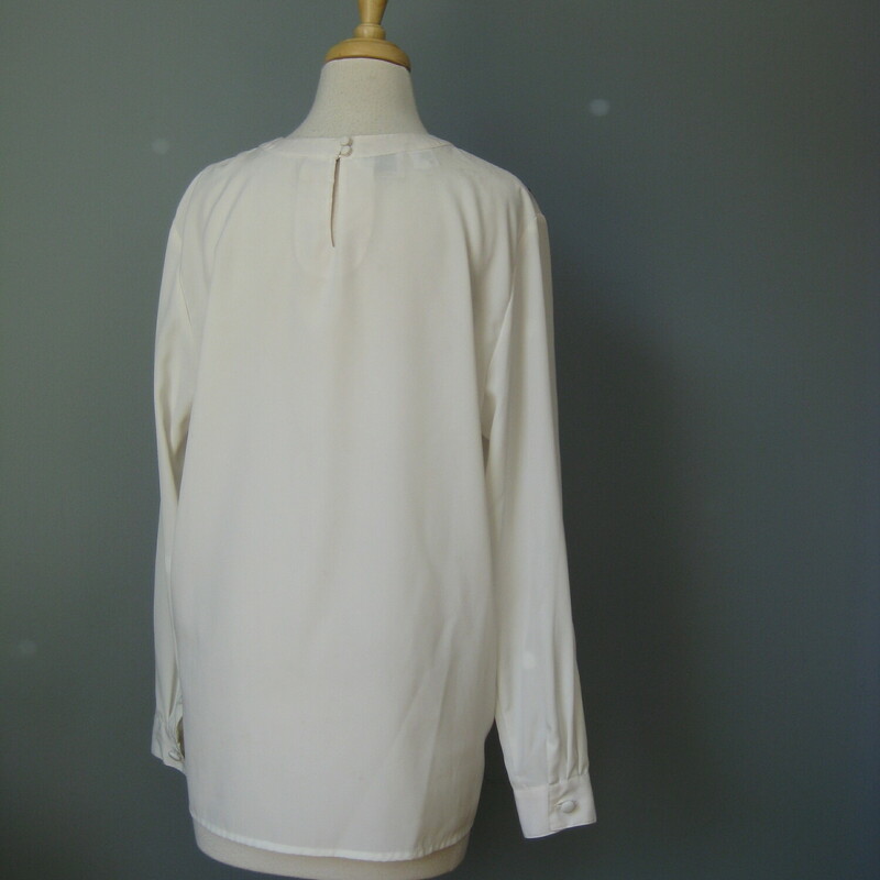 Simple long sleeve white top with little rosettes formed from sequins sewn all over the front.
It's by Oleg Cassini
two buttons and loops the back of the neck
button cuffs

Marked size 12
flat measurements:
shoulder to shoulder: 16.25
armpit to armpit: 22.75
length: 27.5
Underarm sleeve seam length: 18
Width at hem:  21.5

thanks for looking!
#43101