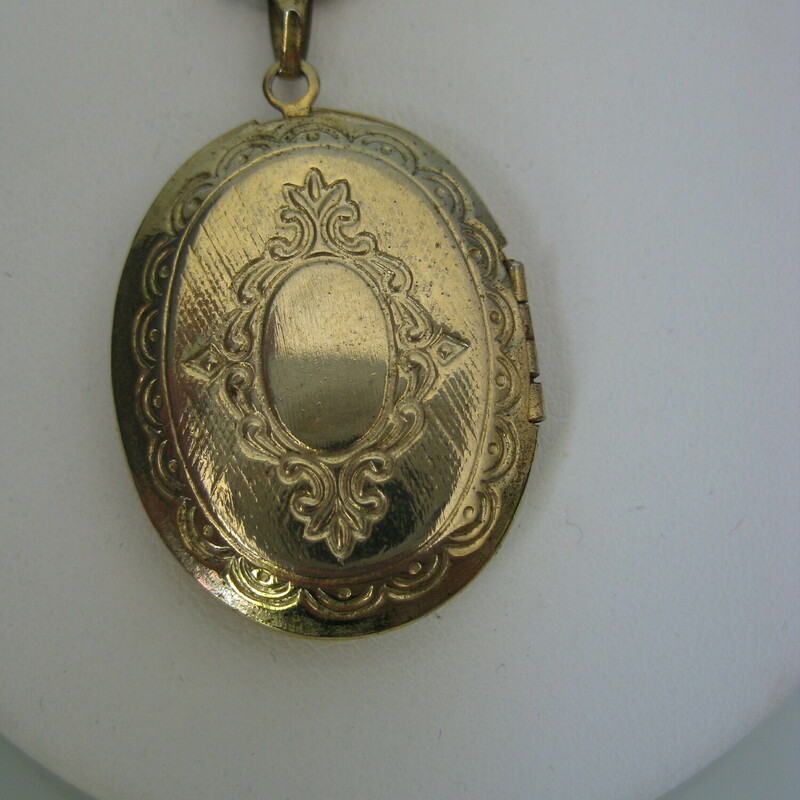 Gold Locket Gold Fill Ch, None, Size: None<br />
<br />
Nice sized locket pendant necklace to keep tiny pictures of your special ones close to your heart.<br />
Super gift for mothers and grandmothers.  Pretty etching on the front<br />
<br />
Gold-tone metal locket and chain<br />
The spring loop on the chain is marked 1/20 12 KT GF<br />
Stays closed nice and  firmly.<br />
Can hold two pictures<br />
<br />
Length of chain: 14.75<br />
Width of locket: 7/8 close , space for the pictures is about .5<br />
<br />
Thanks for looking!<br />
<br />
#50979