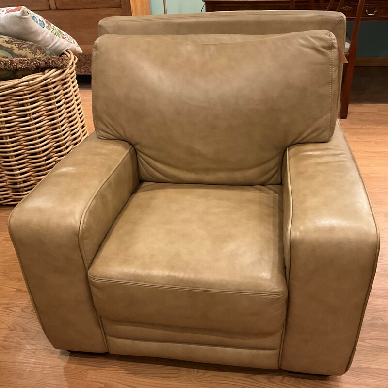 Modern Deco Leather Arm Chair
Tan, Leather
37in(H) 39.25in(W) 36.25in(Depth)