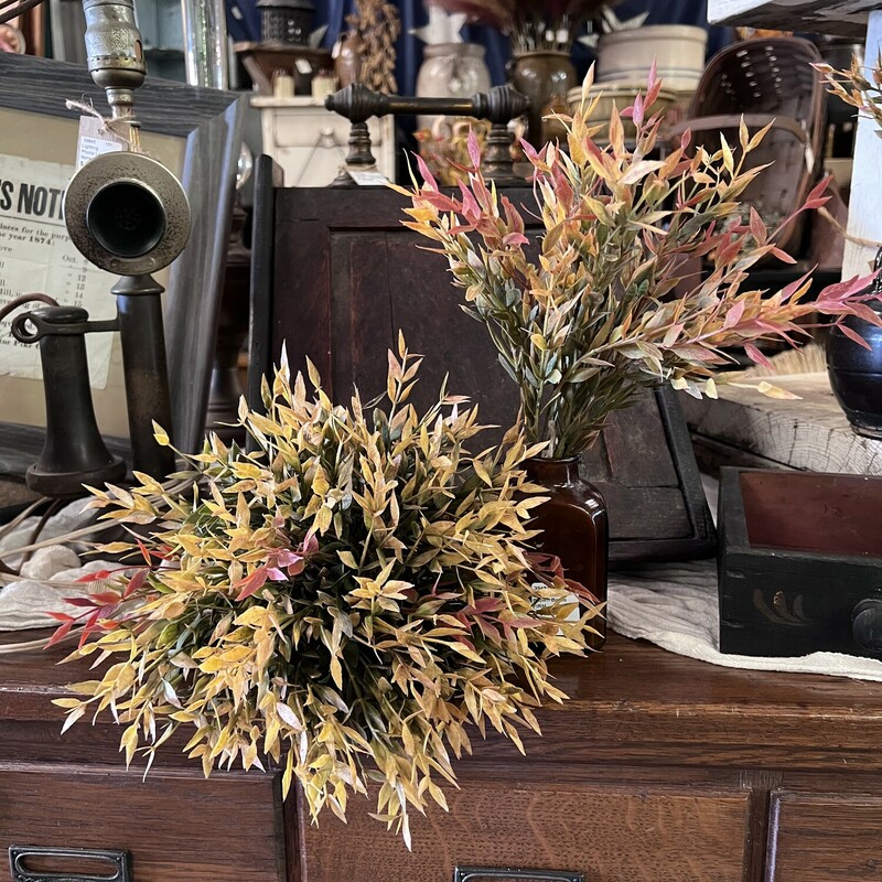 Velvet Ash Bush is a beautiful mixture of red, gold, and green leaves. Pair it along side our velvet ash half sphere  and velvet ash hanging bush for a complete fall display.  Bush measures 14 inches high