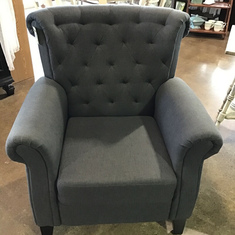 Gray Accent Chair
Tufted Back
Rolled arms and back
Dark legs
Matches# 149588

Size: 36x38x38