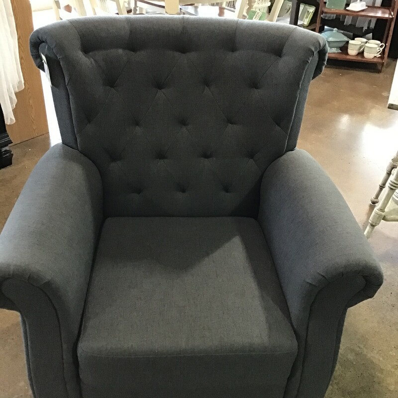 Gray Accent Chair
Tufted Back
Rolled arms and back
Dark legs
Matches# 149589

Size: 36x38x38