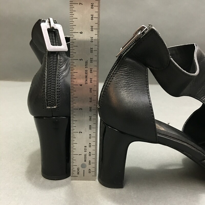 Com + Sense Zip Booties, Black, Size: 9 open toes back zip - nice condition, Soles show very little wear.<br />
1 lb 2.8 oz