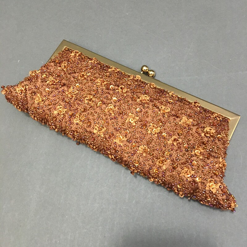 Valerie Stevens, Bronze, Size: Small sequins and beads light bronze color clutch, top clasp in gold material, inside is very clean. hand strap and shoulder strap.
Made in China
7.7 oz