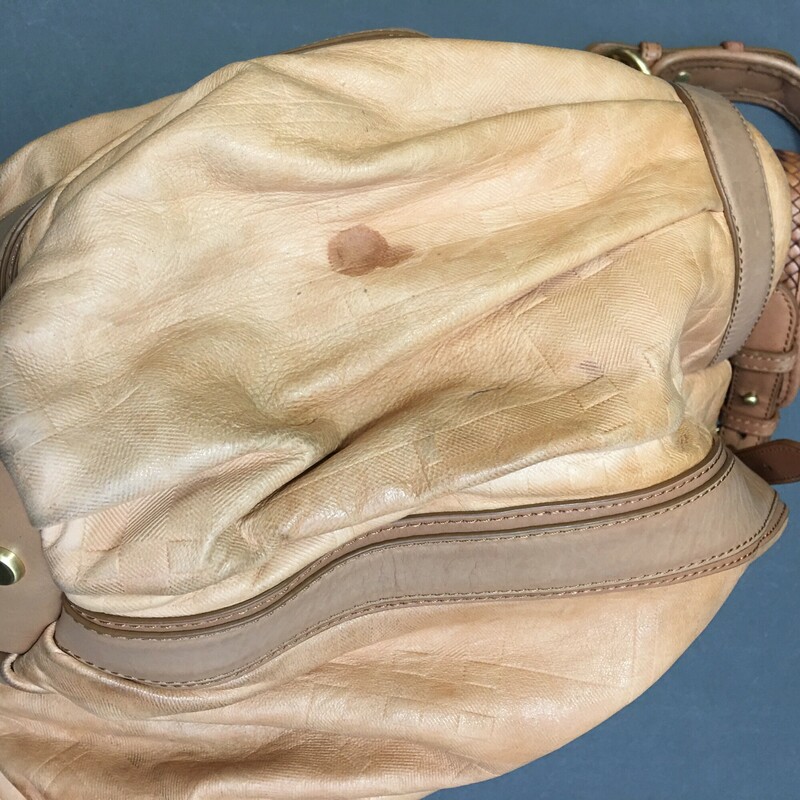 Sondra Roberts Large Hobo, Natural, Size: Large Beautiful bag, very soft camel natural leather, lots of pockets, very roomy, there is some wear showing light stains on bag, and leather discolored, there is a single strap damage,  see photos. Interior is very clean.
2lbs 12.1 oz