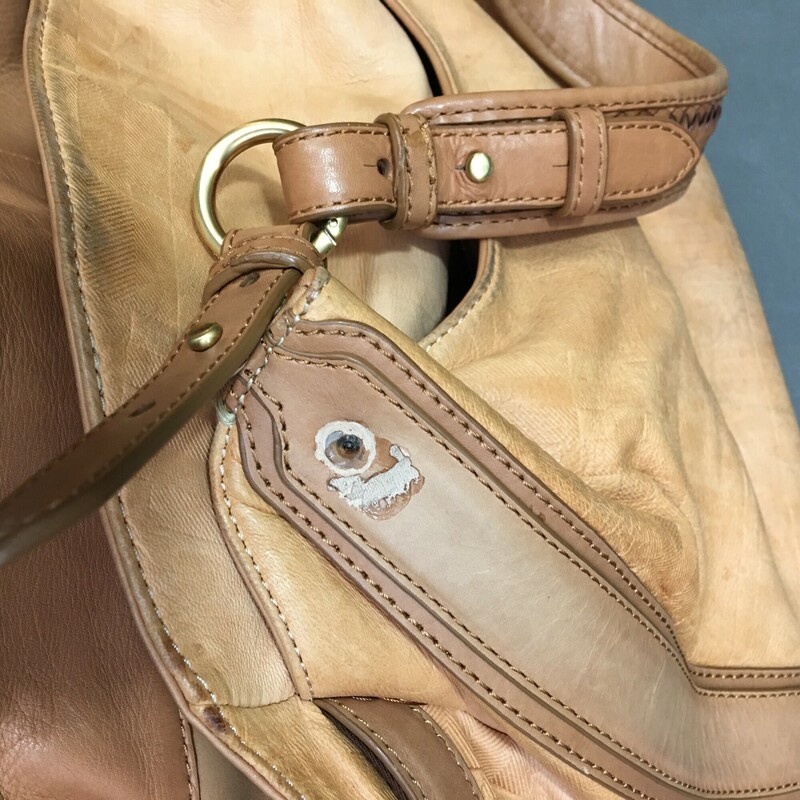 Sondra Roberts Large Hobo, Natural, Size: Large Beautiful bag, very soft camel natural leather, lots of pockets, very roomy, there is some wear showing light stains on bag, and leather discolored, there is a single strap damage,  see photos. Interior is very clean.<br />
2lbs 12.1 oz