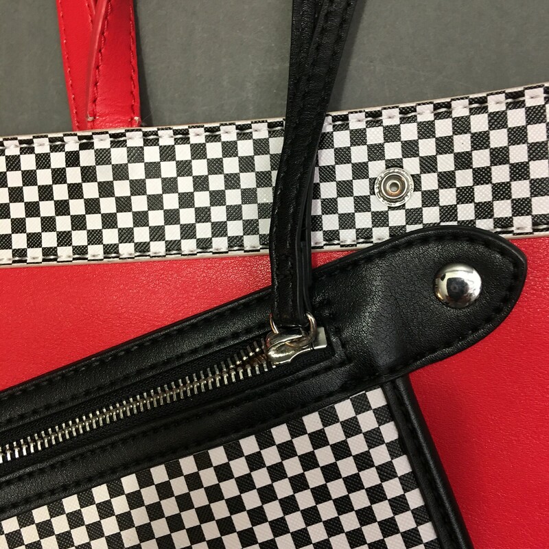 Love Moschino, Red and b/w checkered Large leather tote. Tomato red and black and white check pattern detail. Zip top closure, Size: Large tote with detatchable snap purse, great condition, lining very clean - there is gentle wear on bottom of bag - see photo. Comes with original dust bag.<br />
1 lb 15.3 oz