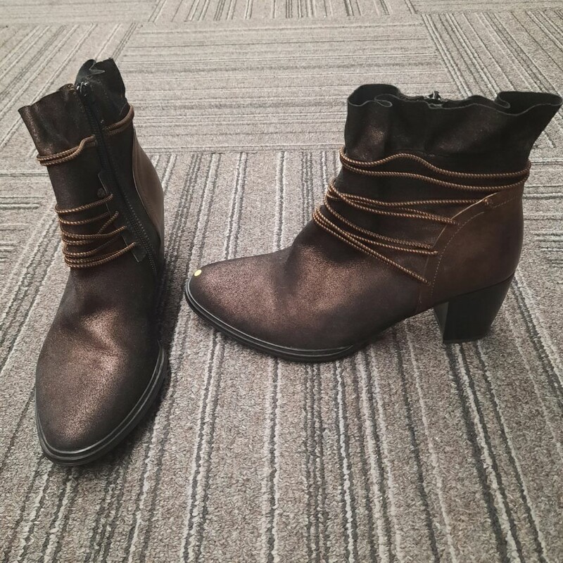 Side Zip Leather Boots