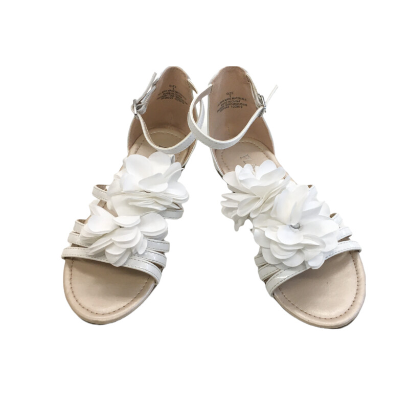 Shoes (White), Girl, Size: 1y

#resalerocks #pipsqueakresale #vancouverwa #portland #reusereducerecycle #fashiononabudget #chooseused #consignment #savemoney #shoplocal #weship #keepusopen #shoplocalonline #resale #resaleboutique #mommyandme #minime #fashion #reseller                                                                                                                                      Cross posted, items are located at #PipsqueakResaleBoutique, payments accepted: cash, paypal & credit cards. Any flaws will be described in the comments. More pictures available with link above. Local pick up available at the #VancouverMall, tax will be added (not included in price), shipping available (not included in price, *Clothing, shoes, books & DVDs for $6.99; please contact regarding shipment of toys or other larger items), item can be placed on hold with communication, message with any questions. Join Pipsqueak Resale - Online to see all the new items! Follow us on IG @pipsqueakresale & Thanks for looking! Due to the nature of consignment, any known flaws will be described; ALL SHIPPED SALES ARE FINAL. All items are currently located inside Pipsqueak Resale Boutique as a store front items purchased on location before items are prepared for shipment will be refunded.