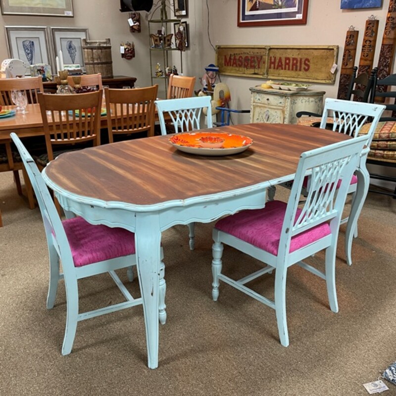 Painted Dining Table + 6 Chairs, 1-12 Leaf, Size: 60x42x30 (without leaf) (one chair has some damage to the back - see photo)