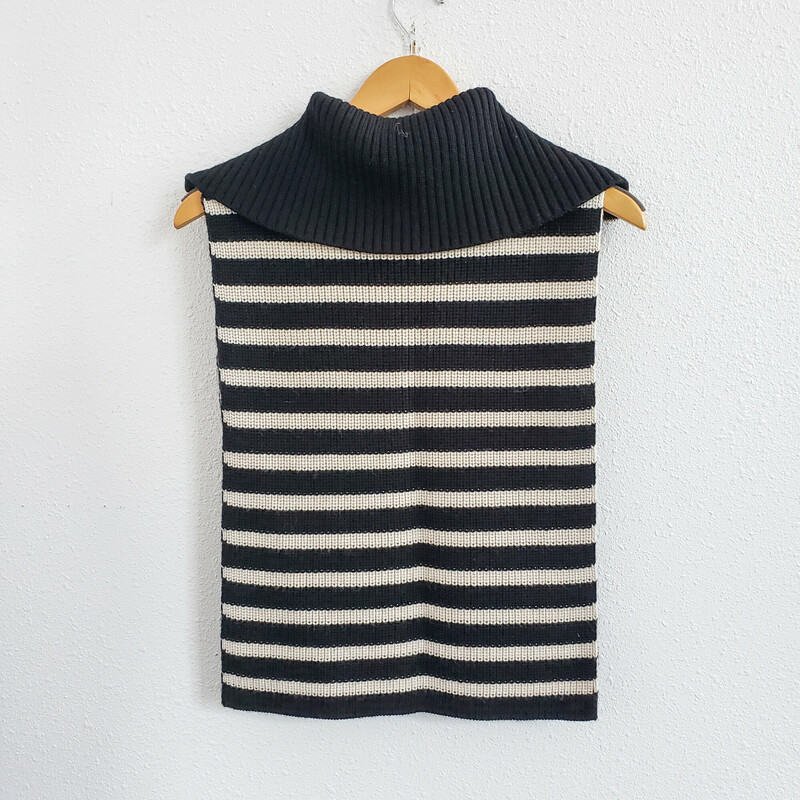 Arket<br />
Black and White Sweater