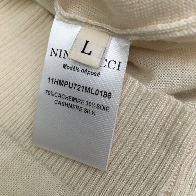 Nina Ricci Cashmere, Beige, Size: Large 70% cashmere, 30% cashmere silk, elegant ruffle ribbon neckline ties in back, long sleeves, beautiful tapered bodice. There are very small spots on upper right shoulder, barely visible, see photos.
5.7 oz