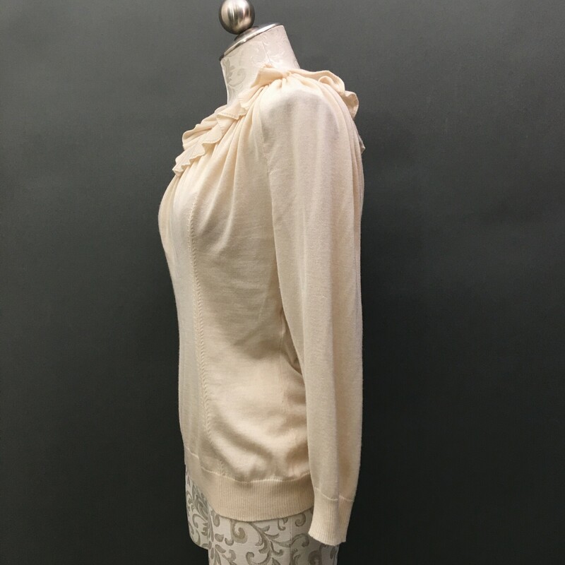 Nina Ricci Cashmere, Beige, Size: Large 70% cashmere, 30% cashmere silk, elegant ruffle ribbon neckline ties in back, long sleeves, beautiful tapered bodice. There are very small spots on upper right shoulder, barely visible, see photos.
5.7 oz