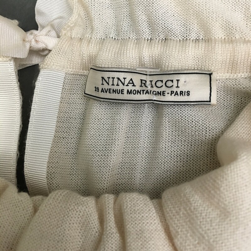 Nina Ricci Cashmere, Beige, Size: Large 70% cashmere, 30% cashmere silk, elegant ruffle ribbon neckline ties in back, long sleeves, beautiful tapered bodice. There are very small spots on upper right shoulder, barely visible, see photos.
5.7 oz