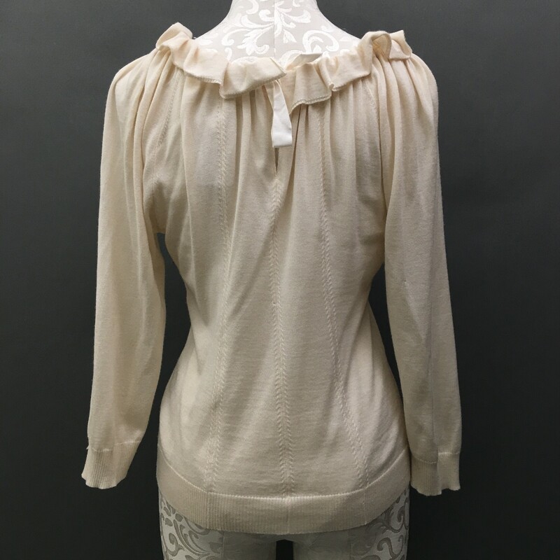 Nina Ricci Cashmere, Beige, Size: Large 70% cashmere, 30% cashmere silk, elegant ruffle ribbon neckline ties in back, long sleeves, beautiful tapered bodice. There are very small spots on upper right shoulder, barely visible, see photos.
5.7 oz