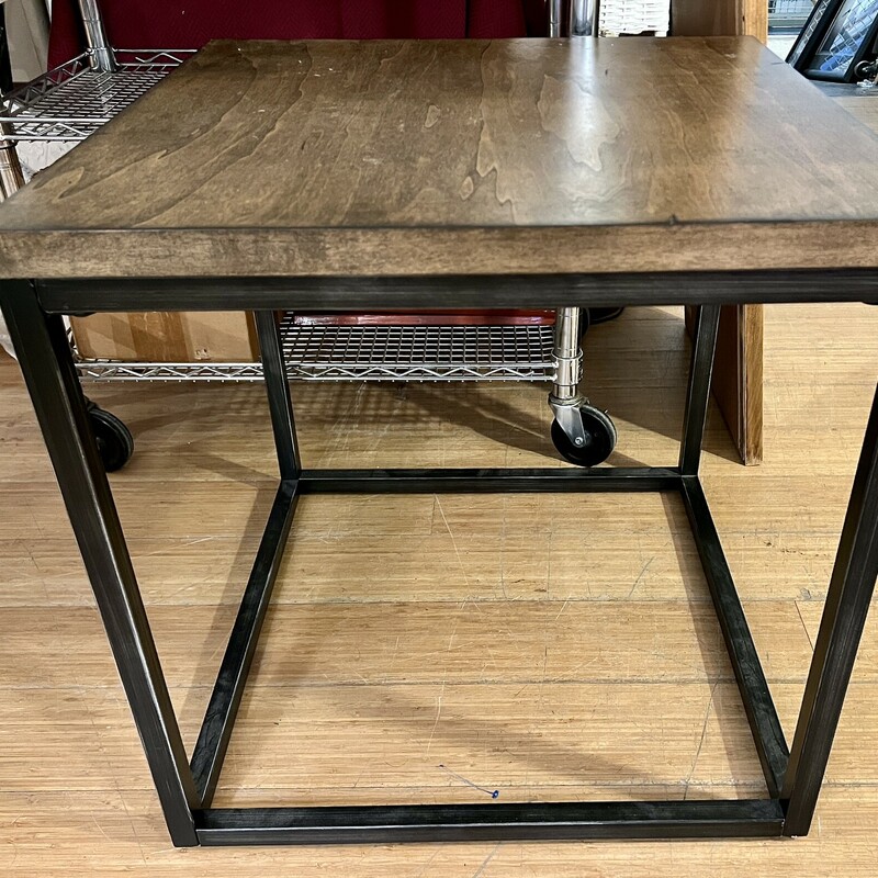 Wood & Metal accent table,
Size: 24x24x24
