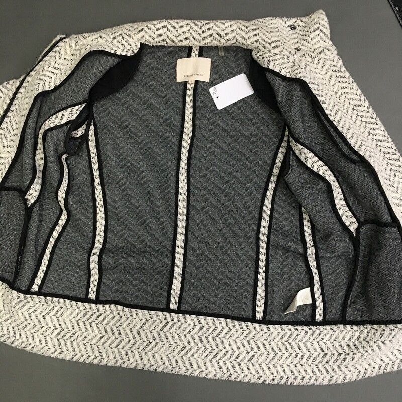 Rebecca Taylor, Blk/wht, Size: 4<br />
cotton poly blend knit, hip jacket, zip closure,   2 zip front hand pockets, 2 snaps at collar,2 snaps at waist, missing bottom snap. see photos. Coat has gentle wear and snap repair, Sold as is.<br />
<br />
1 lb 1.7 oz