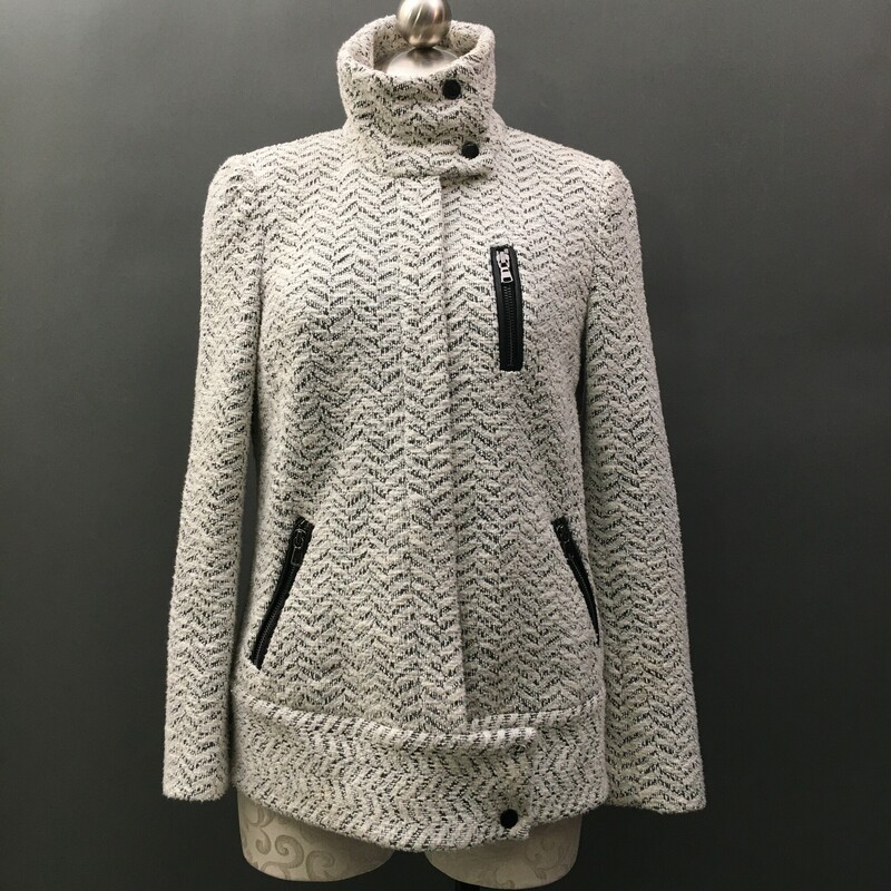 Rebecca Taylor, Blk/wht, Size: 4
cotton poly blend knit, hip jacket, zip closure,   2 zip front hand pockets, 2 snaps at collar,2 snaps at waist, missing bottom snap. see photos. Coat has gentle wear and snap repair, Sold as is.

1 lb 1.7 oz