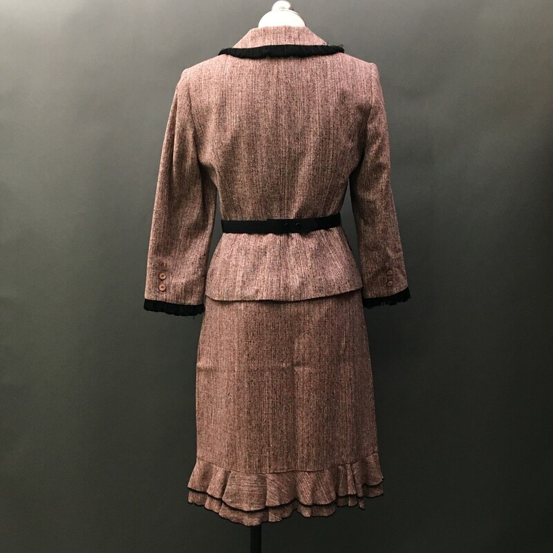 Rene Dumarr Silk, Rose, Size: 6 jacket and midi length skirt.  raw silk tweed set<br />
<br />
jacket 15 oz<br />
skirt 8.1 oz