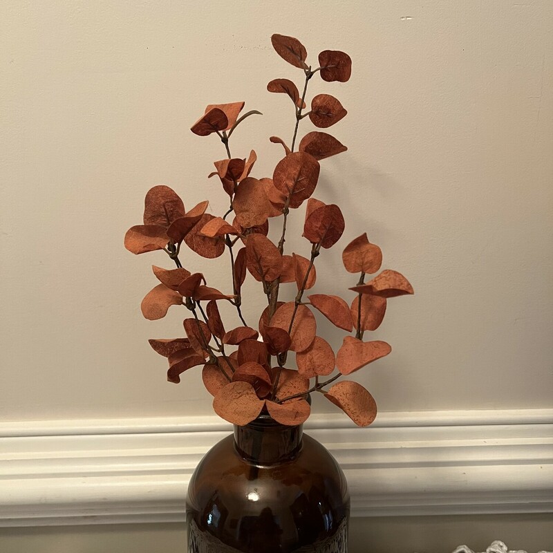 The Red Penny Leaf Pick has fabric leaves in a deep harvest color. It is ideal for crafting a fall centerpiece and easily fits in a vase or milk can for a cozy fall focal point. Pick measures 18 inches high and 4 inches wide