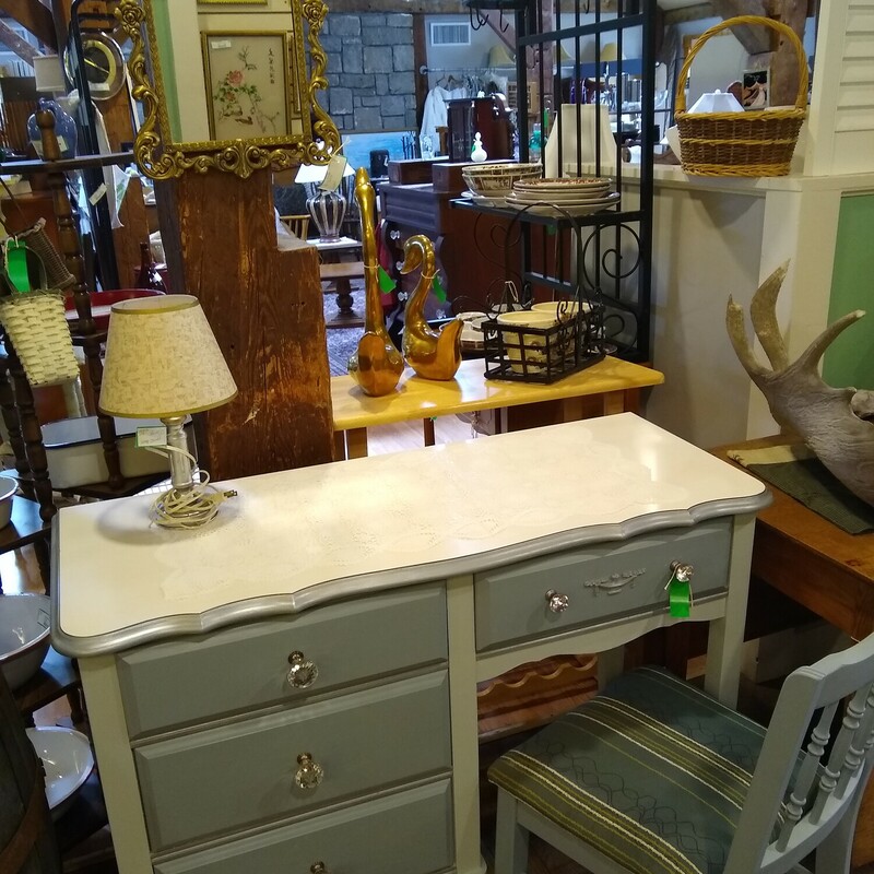 Painted Desk/Vanity Set

Very pretty painted desk which would also make a very nice vanity.  Top is white with blue gray trim and drawers and glass-look knobs.  Included are a gold metal mirror and a small lamp.

Size: 44 in wide X 18 in deep X 33 in high