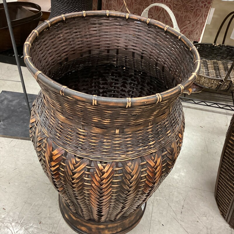 Lg Rattan Vase, Rattan, W/ Handle<br />
16 In Round x 24 In T