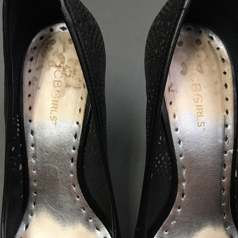 BCBGirls  BG-Dairre, Black, Size: 8.5<br />
Perforated pattern black leather 4\" heels. Shoes show gentle wear interior and sole.<br />
14.3 oz<br />
Has Box