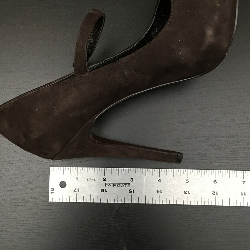 BG PAULIE Suede, Brown, Size: 6
BG PAULIE chocolate brown suede Mary Jane ankle strap, pointy toes,  hidden style platform with 4.5 \" stilletto heels and  bronze sole, Very nice condition, gentle wear, usual nicks on points of heels.  Please see photos

1 lb 2.3 OZ