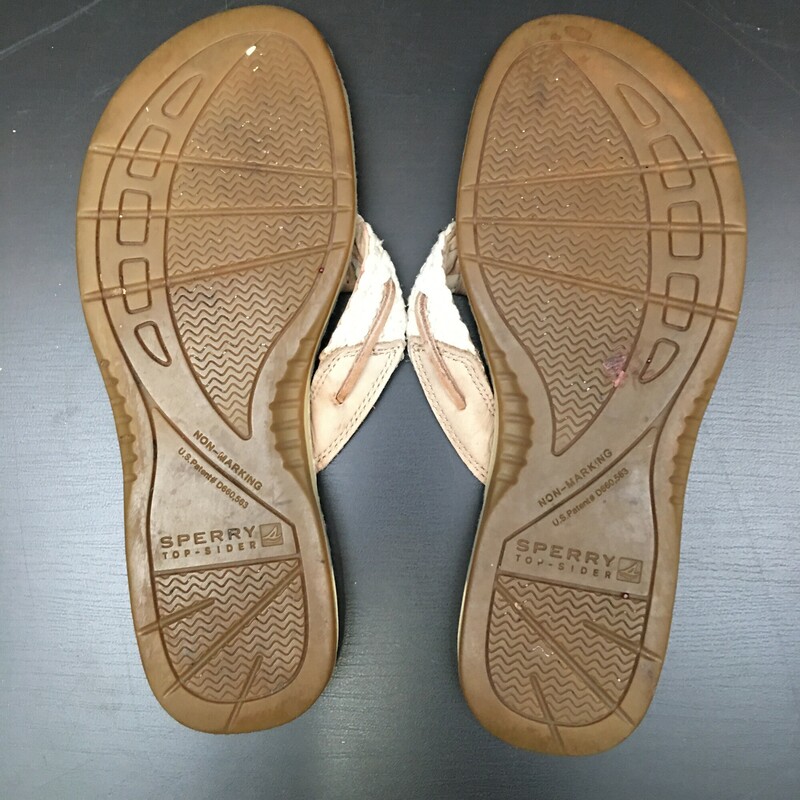 Sperry Topsider, Beige, Size: 8<br />
Sperry top sider  macrame, leather and nylon thong flip flop<br />
<br />
12.5 oz