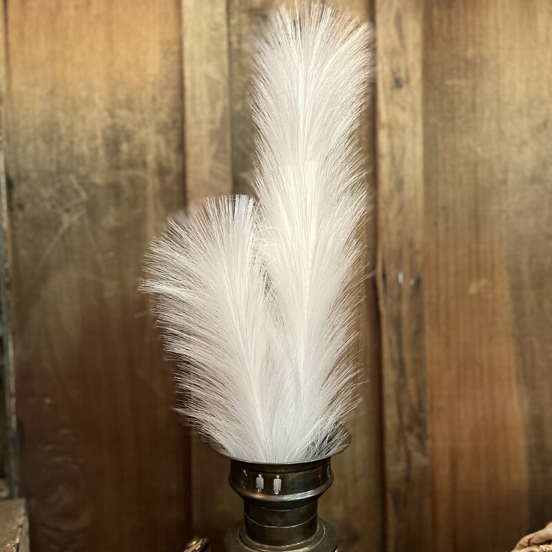 These gorgeous white colored pampas stems are perfect for weddings, parties, or even photography! The clean tone is such an elegant pampas color that makes these florals a beautiful touch to any decor! Each stem measures 27 inches long.