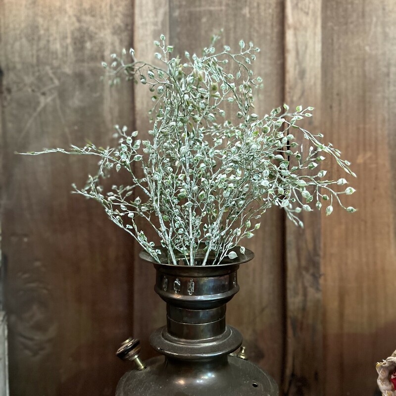 These adorable Little Luna Stems are a year round floral with so many possible uses! Green in a floral is always a neutral, which makes this stem the perfect go for any home decor use!