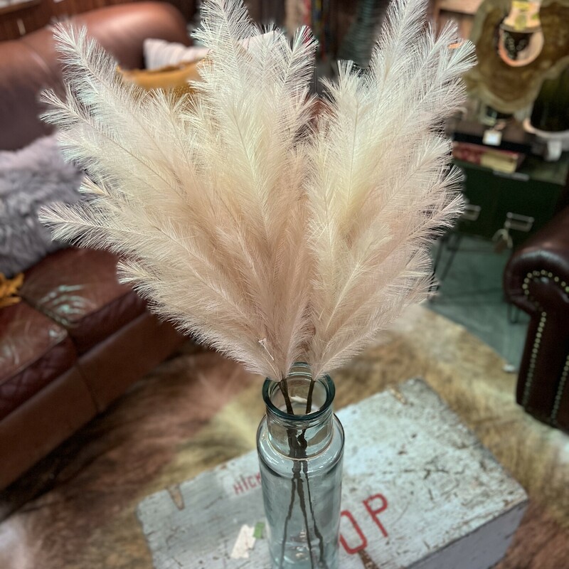 These gorgeous natural colored pampas stems are perfect for weddings, parties, or even photography! The neutral tone is such a versatile pampas color that makes these florals a beautiful touch to any decor! Each stem measures 45.25 inches long.
