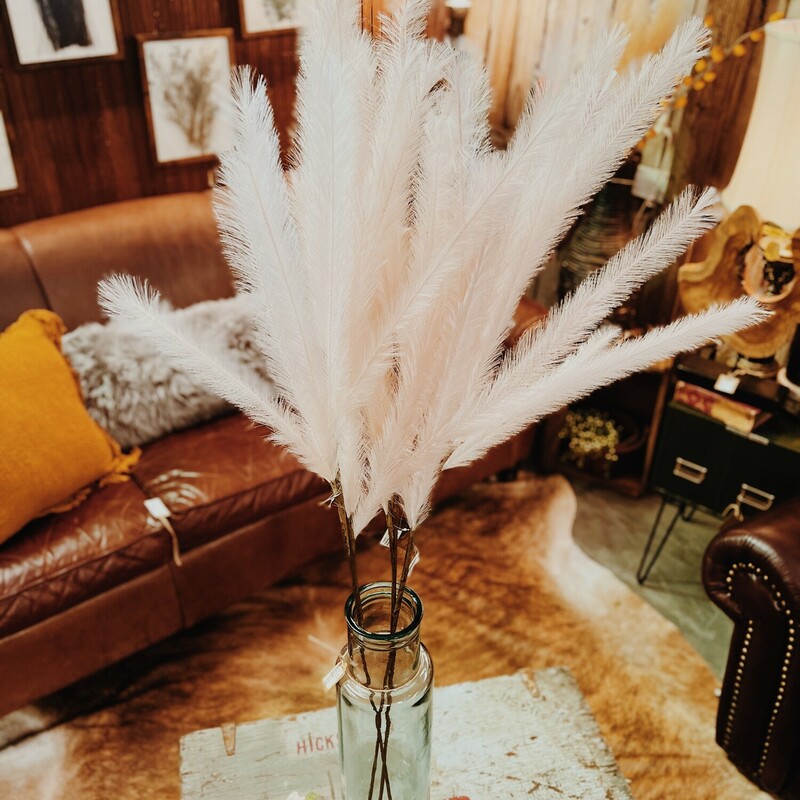 These gorgeous pink colored pampas stems are perfect for weddings, parties, or even photography! The pastel tone is such a unique pampas color that makes these florals a beautiful touch to any decor! Each stem measures 55 inches long.