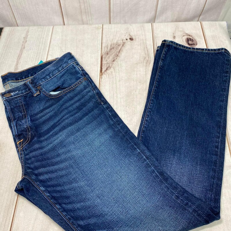 Abercrombie Jeans - EUC
Dark Denim with Straight Legs
100% Cotton
Size: Mens 32x34