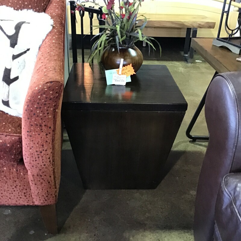 This storage cube end table from Pottery Barn is finished in an espresso stain and comes from the Kenya collection. It features storage on the inside and can be combined with the matching end table to make a coffee table!
Dimensions are 19 in x 19 in x 19 in