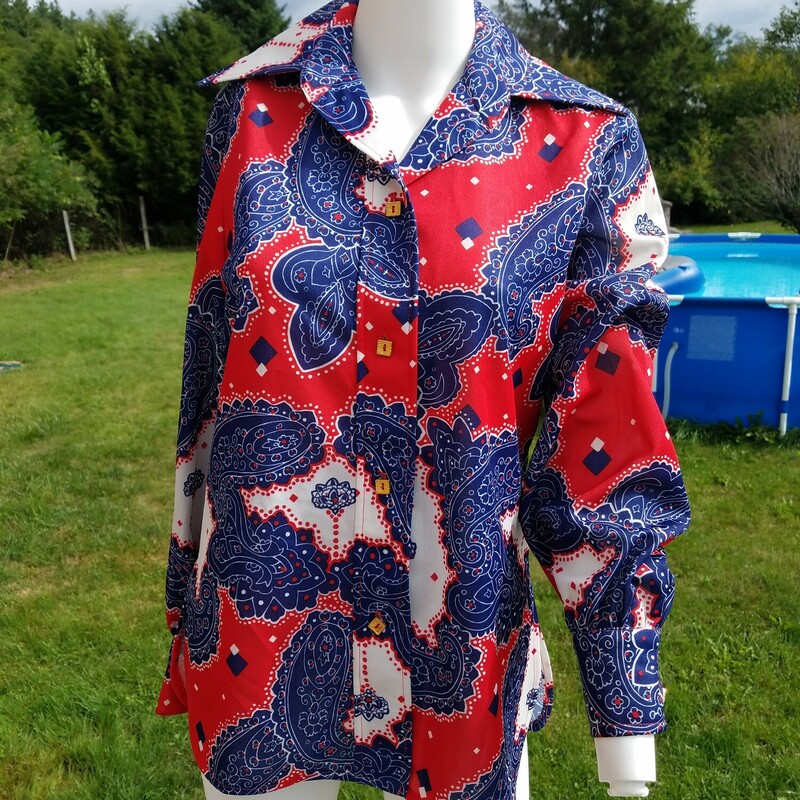 NO TAGS ON THIS<br />
AMAZING VINTAGE SHIRT<br />
MEASUREMENTS ACROSS<br />
PIT TO PIT 19 INCHES -<br />
PIT DOWN SLEEVE 17 INCHES 2 BUTTONS ON CUFF<br />
PIT TO BOTTOM 17.5 INCHES<br />
 INCLUDING 6 INCHE SIDE SLITS<br />
SQUARE BUTTONS<br />
<br />
CUTE