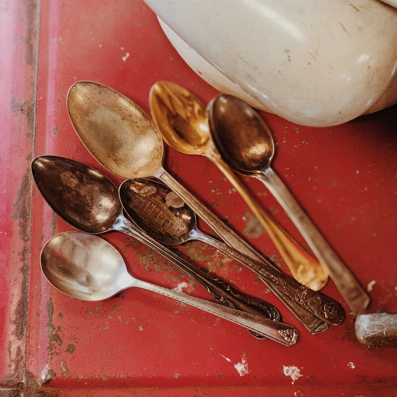 Here we have an assortment of vintage silverware for $1.00 a piece! We have spoons, forks, and knives, and you can select which type you would like below!<br />
<br />
Choose your silverware type and the quantity you would like!