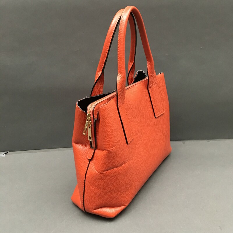 Lunana Ferracuti, Orange, Size: M handles and detachable shoulder strap, metal feet on bottom, 2 snaps compartments, 1 center zip compartment, great bag -nice condition - please see all photos, some leather cracking interior and spot where stitching needs repair<br />
2 lbs 1.6 oz