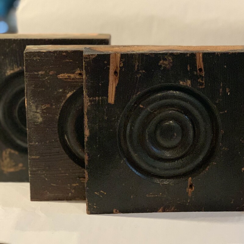 These vintage wooden bullseye plaques have so many uses! Decorate shelf or mantle space, use them as coasters, or use them as risers!

These measure 5.5 inches by 5.5 inches and 1 inch thick.