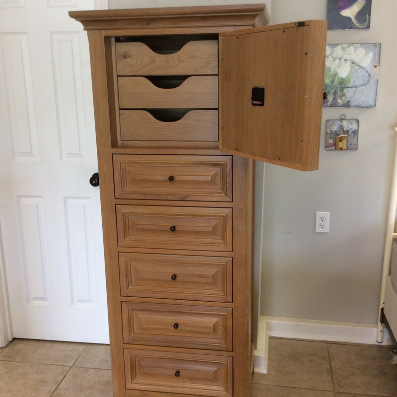 This is a beautiful Pine Thomasville Chest Clock. There are 3 drawers hidden behind the clock. 5 standard drawers.