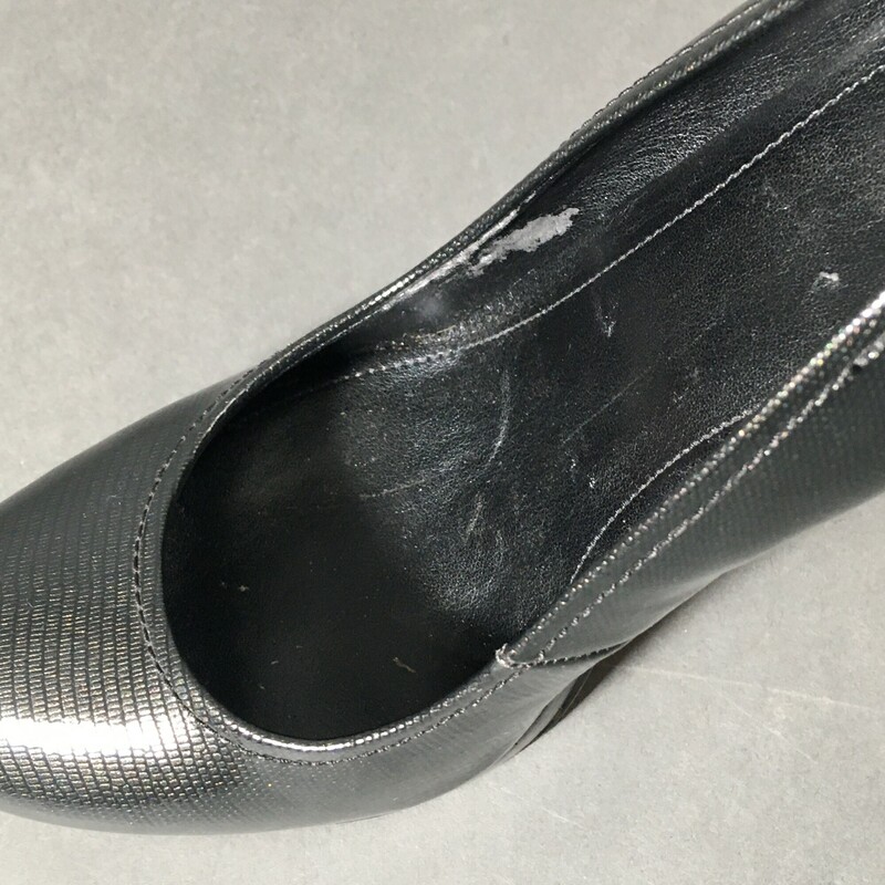 Platform pump heelsTextured dark grey patent leather upper, 3/4\" platform 4.5\" wood stack cone heel in Black, Size: 9 Pre Owned, interior shows some wear,  good exterior condition, Calvin Klein heels.
1lb 6.6 oz
LUB
FB