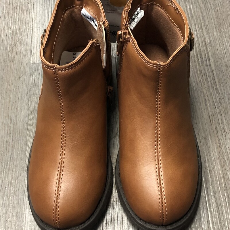 Carters Chelsea Boots, Brown, Size: 11Y
NEW