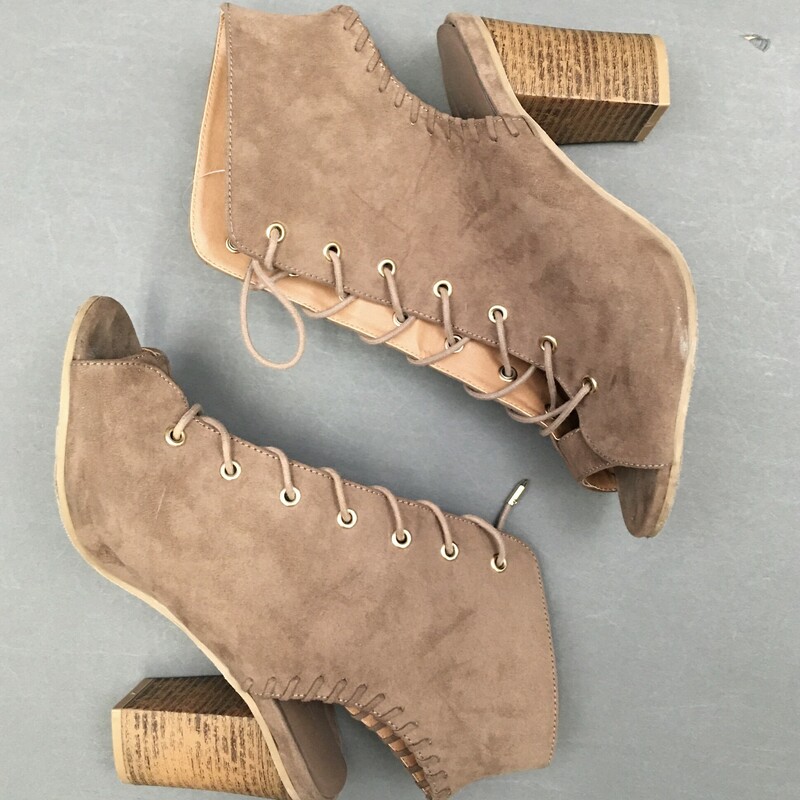 Charlotte Russe Lace Up, Brown, Size: 8 open toe and ankle heeled lace up suede boots<br />
1lb 5.1 oz
