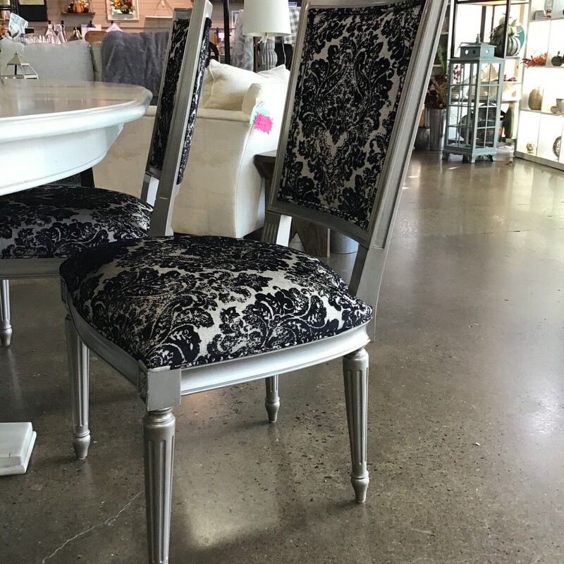 This gorgeous dining set by Ethan Allen features a light gray/taupe table (Cameron collection) and 6 upholstered chairs (Marcella collection). There is also an 18 in leaf included. The set would make the perfect addition to any dining room!

Dimensions without leaf - 60 in x 60 in x 30 in
Dimensions with leaf - 78 in x 60 in x 30 in
